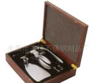 紅酒開瓶器木盒套裝 精選不銹鋼制品，品質(zhì)與格調(diào)的完美融合